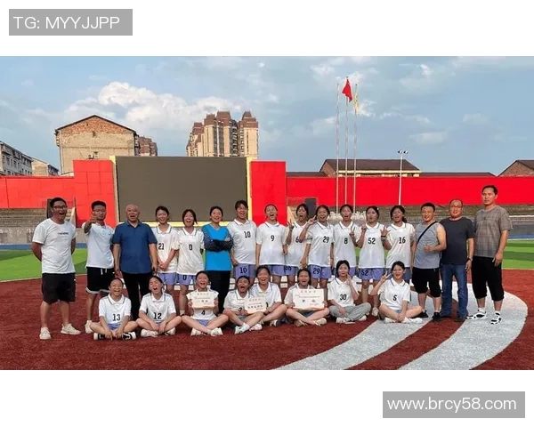 重庆足球队的团队协作揭秘：如何在赛场上实现完美配合与默契合作