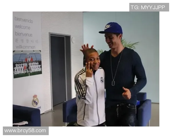 在飞机上思考的足球明星们的梦想与追求